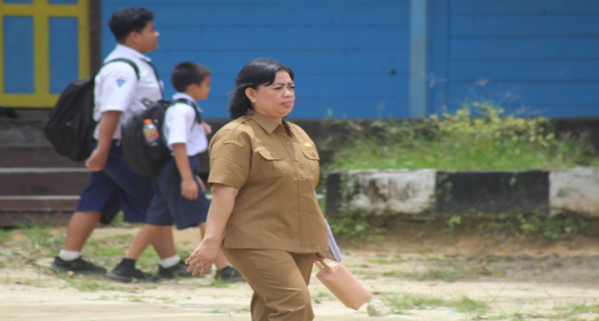 Ciri-ciri Guru Yang Selalu Semangat Saat Mengajar Dan Disukai Siswa